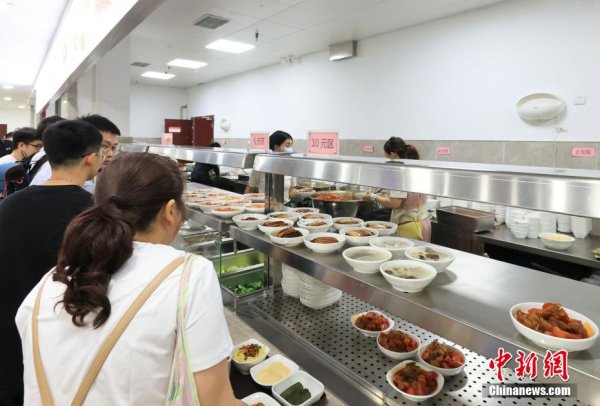 融丰配资 开放政府食堂、提供免费公交……多地国庆假期花式“宠客”