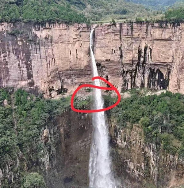 华融配资 在南太行瀑布拍照时坠崖男大学生确认身亡，救援人员：潜入水潭3米深处找到遗体，已转交给家属